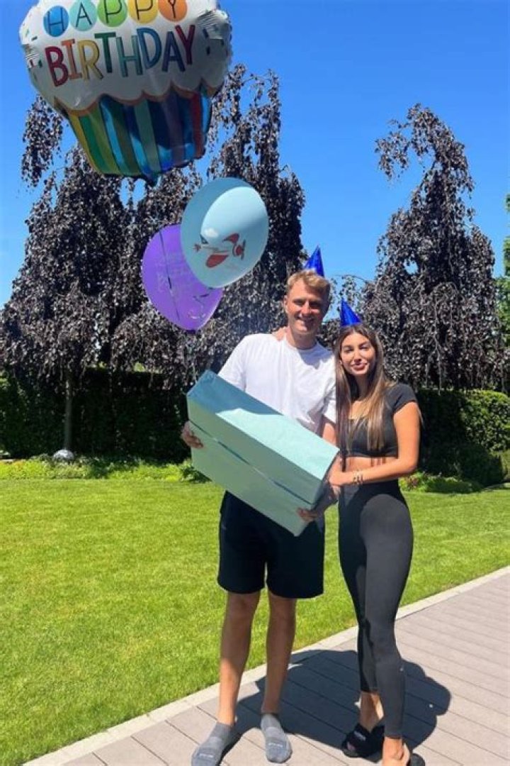 Adrian Meronk Girlfriend Melania Bobrowicz Is A Musician