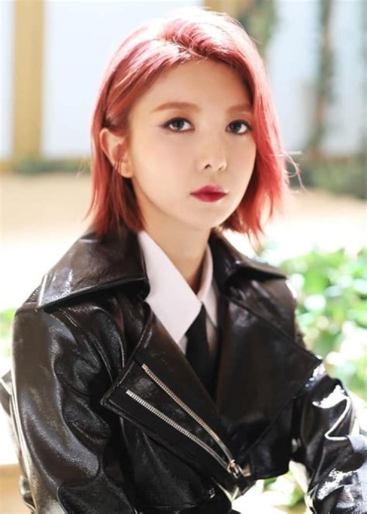 Dami Height, Weight, Age, Boyfriend, Family, Facts, Biography