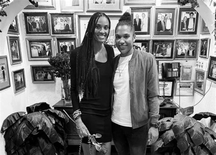 Dewanna Bonner Fiance, Wikipedia, Wife, Stats, Instagram, Height, Kids, Twins