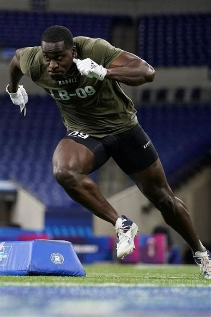 Does Derick Hall Have A Brother? Meet Sister R'hana Gooden