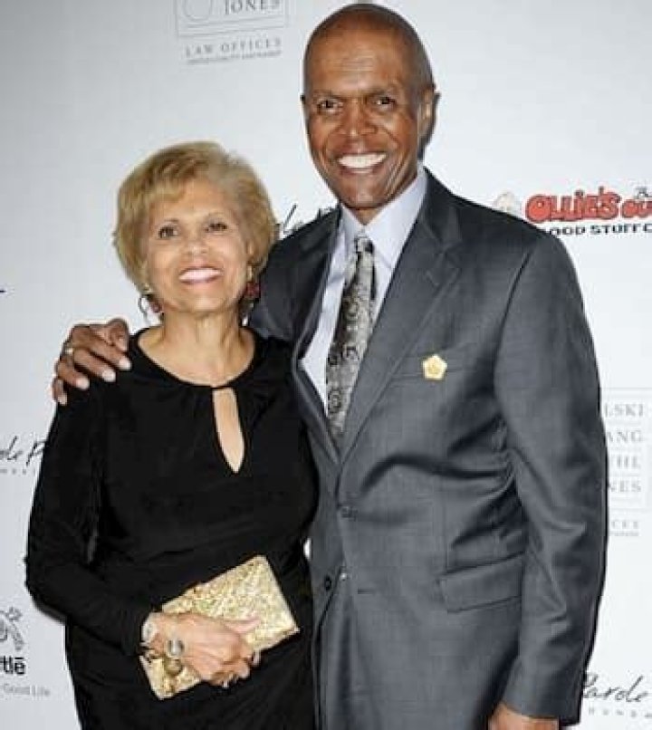 Uncovering The Life Of Gale Sayers' First Wife