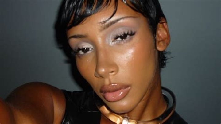 Discover Naomi Sharon's True Age