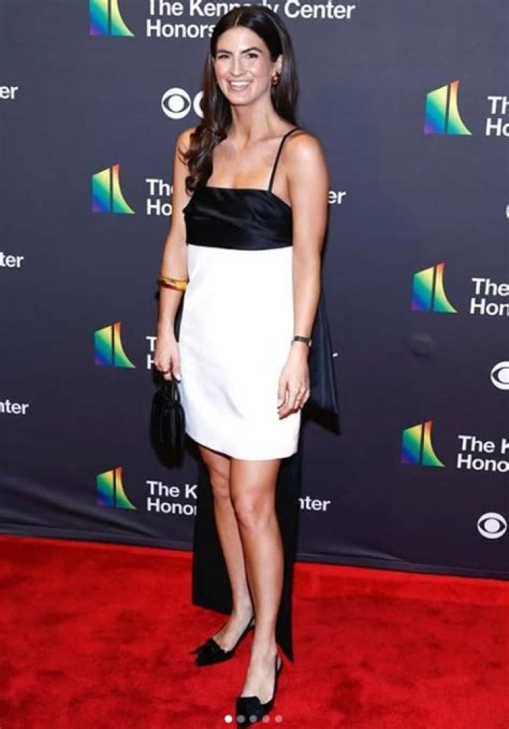 Uncover The Secrets Of Kaitlan Collins' Height: Exploring The Intriguing Facts