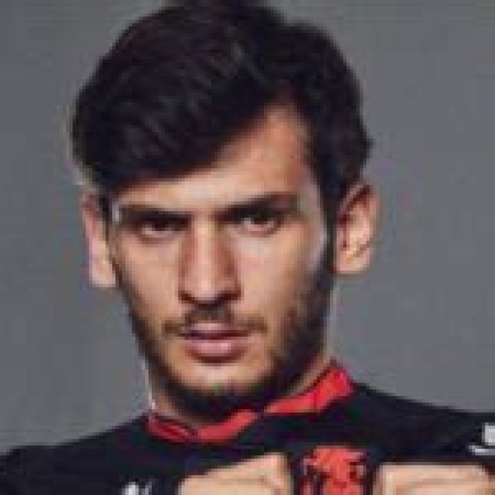 Khvicha Kvaratskhelia Parents, Family, Girlfriend & Facts