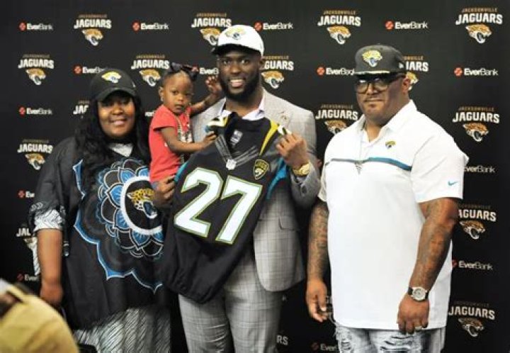 Leonard Fournette Family: Parents, Brother, Kids And Girlfriend