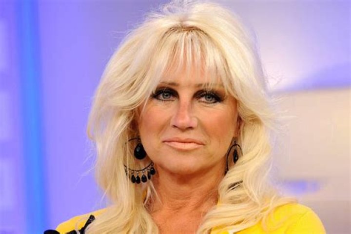 Linda Hogan ·