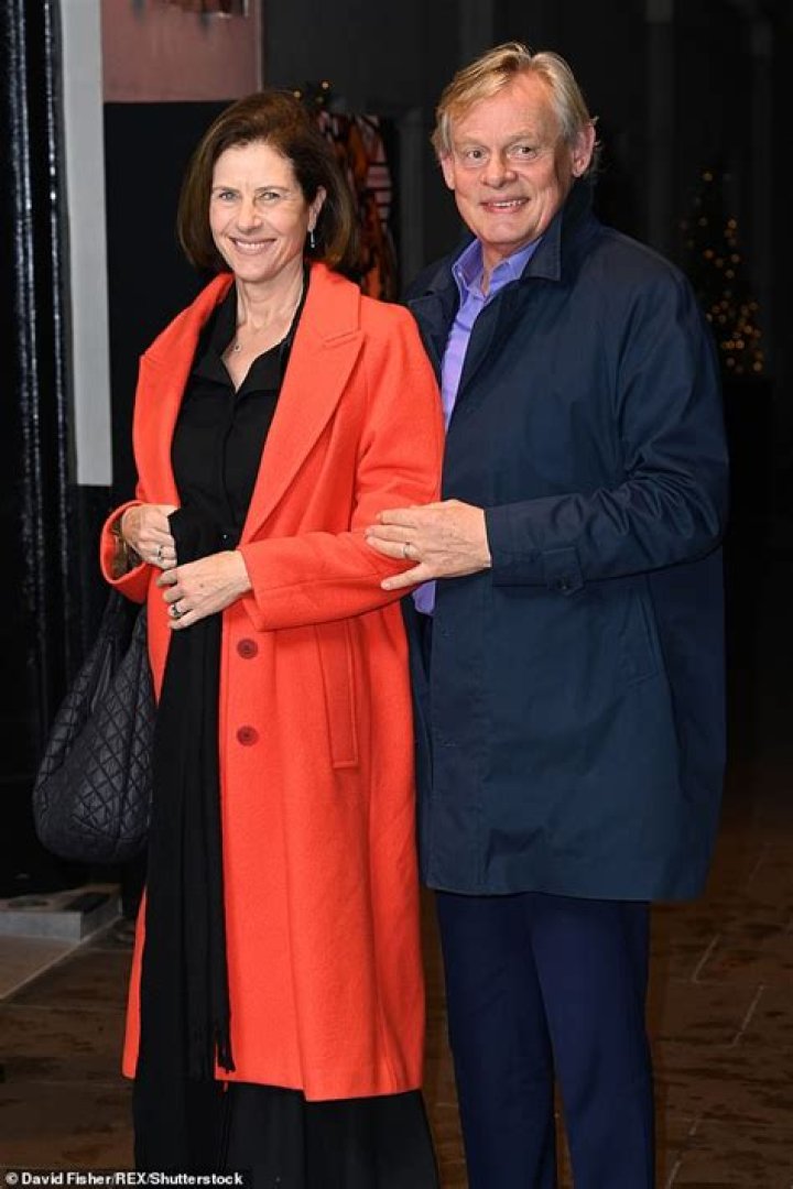 Unveiling Martin Clunes' Height: Insights And Revelations