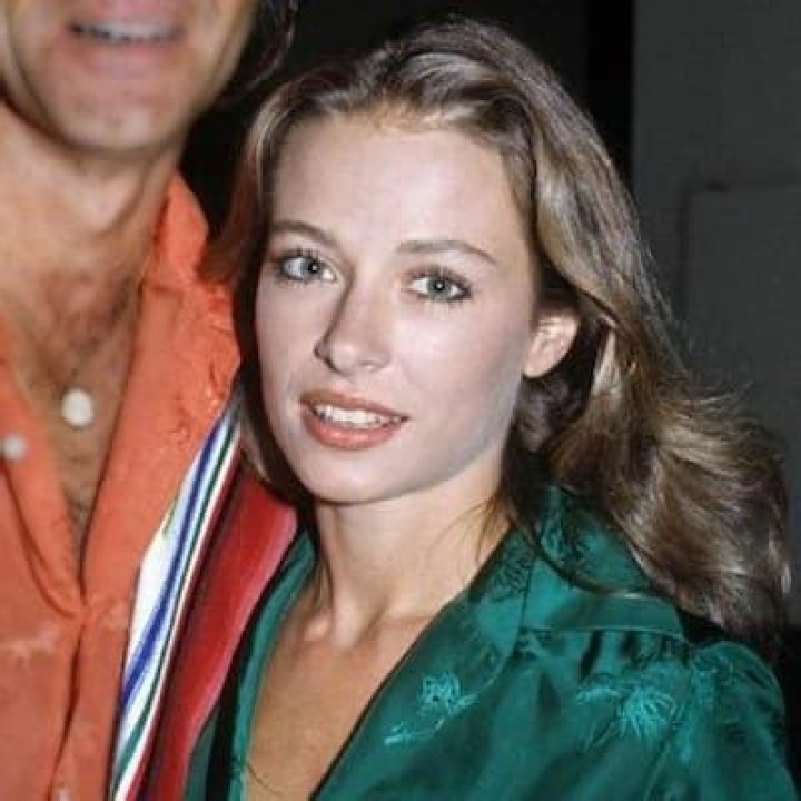 NovaBlog | Sarah Barg Bio (Wiki)