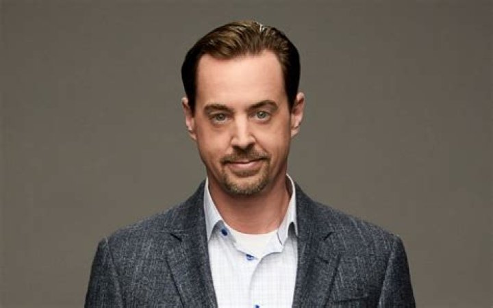 Sean Murray ·