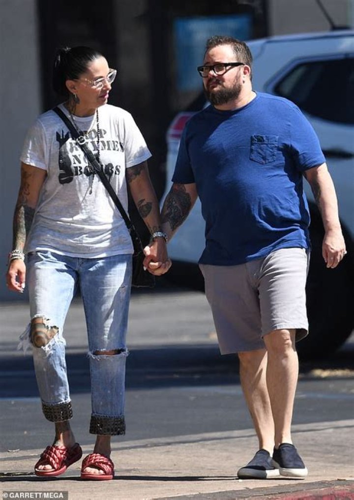 Discover The Extraordinary: Elegant Shara Blue Mathematics