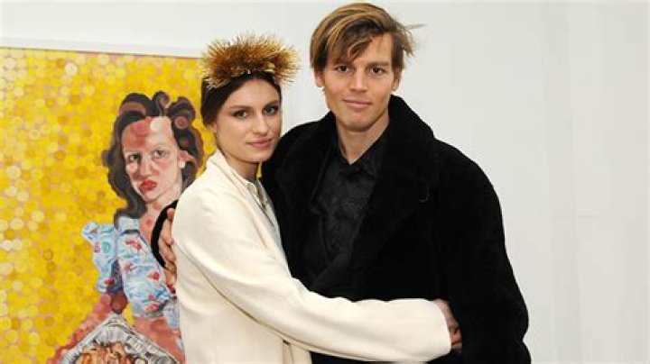 Tali Lennox - SnogBlogy